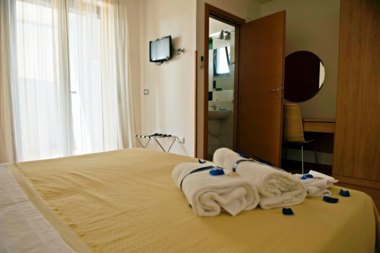 Hotel Leuco' Мартинсикуро Екстериор снимка