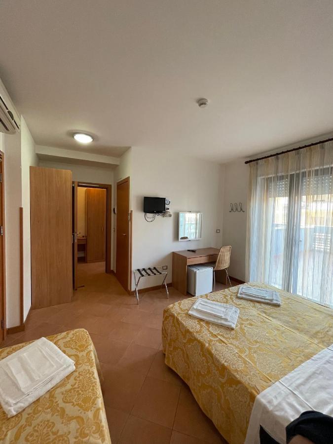 Hotel Leuco' Мартинсикуро Екстериор снимка