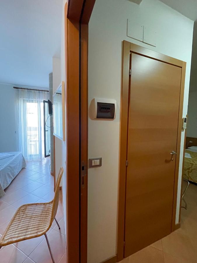 Hotel Leuco' Мартинсикуро Екстериор снимка