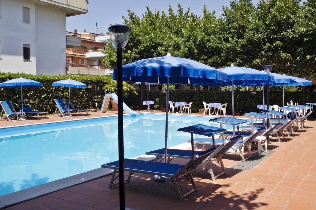 Hotel Leuco' Мартинсикуро Екстериор снимка