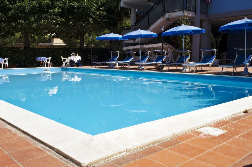 Hotel Leuco' Мартинсикуро Екстериор снимка