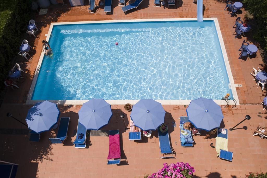 Hotel Leuco' Мартинсикуро Екстериор снимка