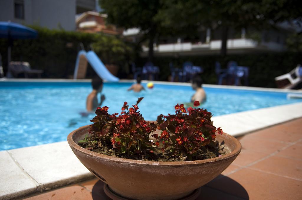 Hotel Leuco' Мартинсикуро Екстериор снимка